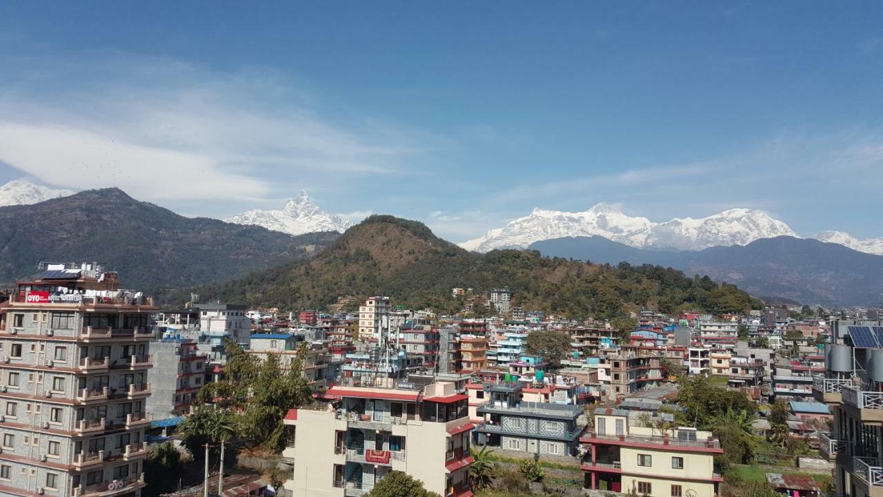 Hotel Elegant Pokhara Esterno foto